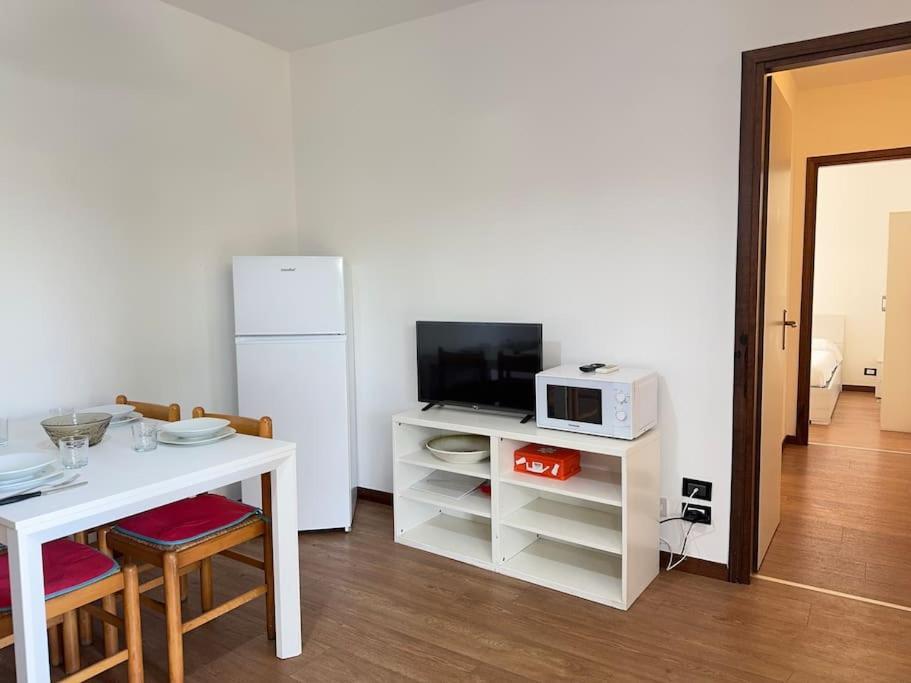 5' From Punta Gro Beach With Free Swimming Pool Sirmione Esterno foto